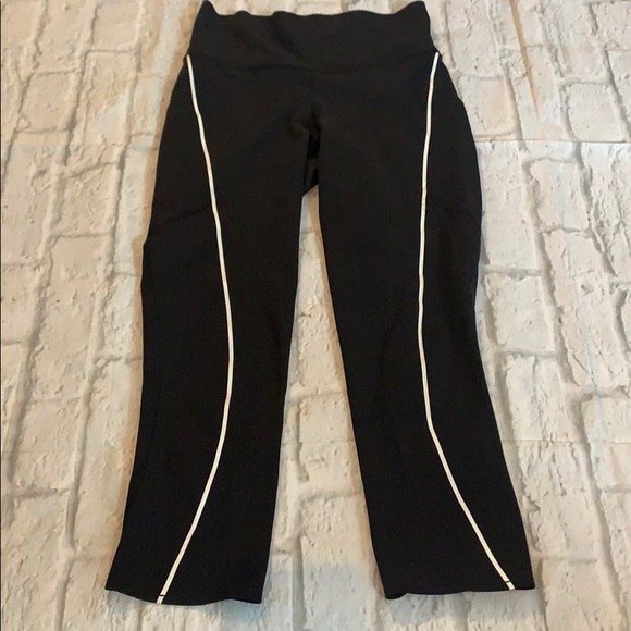 Lululemon black cropped leggings sz 4 - Picture 3 of 9
